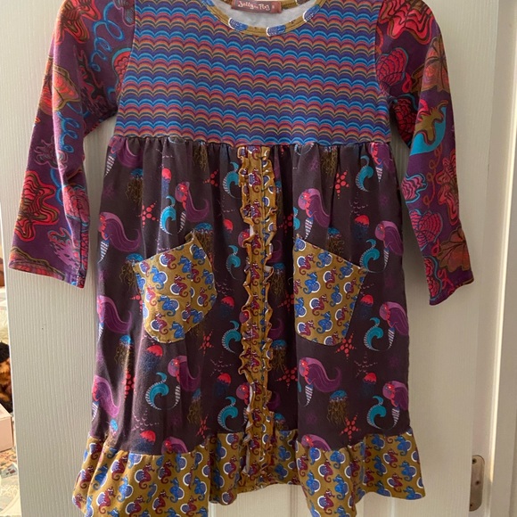 Jelly and Pug Multicolor Girls Dress size 8, Ruffle Down Front, 2 Front Pockets - Picture 2 of 7